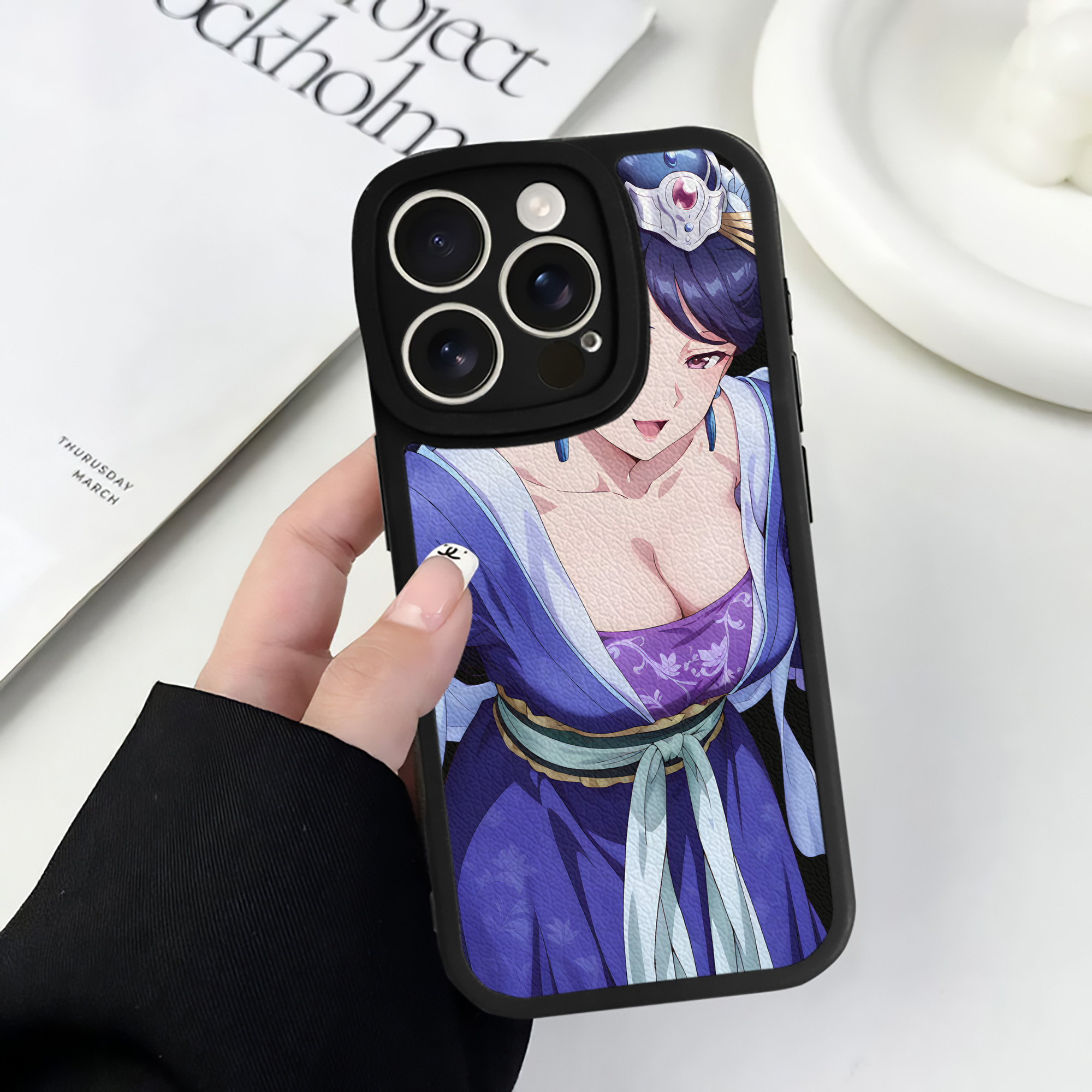 （画像用） 薬屋のひとりごと The Apothecary Diaries 【iPhone 16シリーズ対応】シリコンスマホケース（レザー調） 材質：シリコン